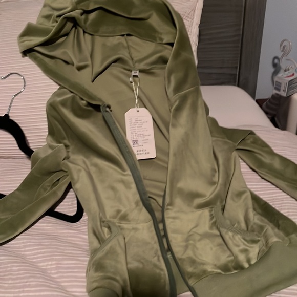 Green velvet jacket - Picture 2 of 3